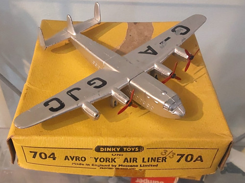 Dinky toys 704 - avro, "york"